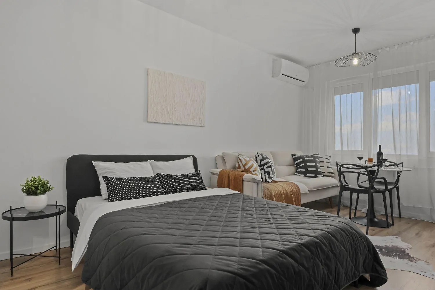 Urban View Studio - Free Parking - Metro Station - Self Check-In Bucharest