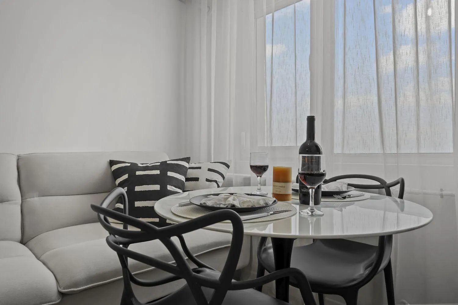 Apartment Urban View Studio - Free Parking - Metro Station - Self Check-In Bucharest Romania