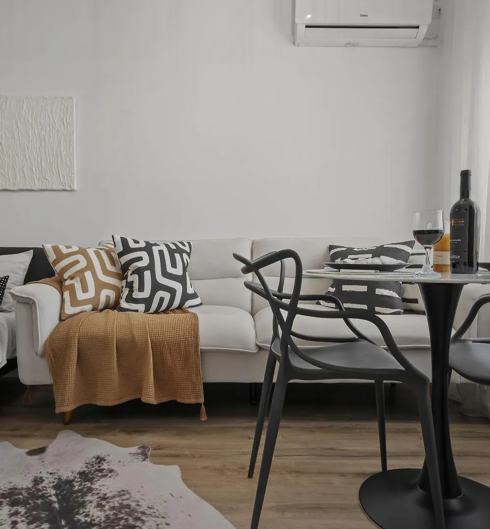 Urban View Studio - Free Parking - Metro Station - Self Check-In Bucharest 0*,  Romania