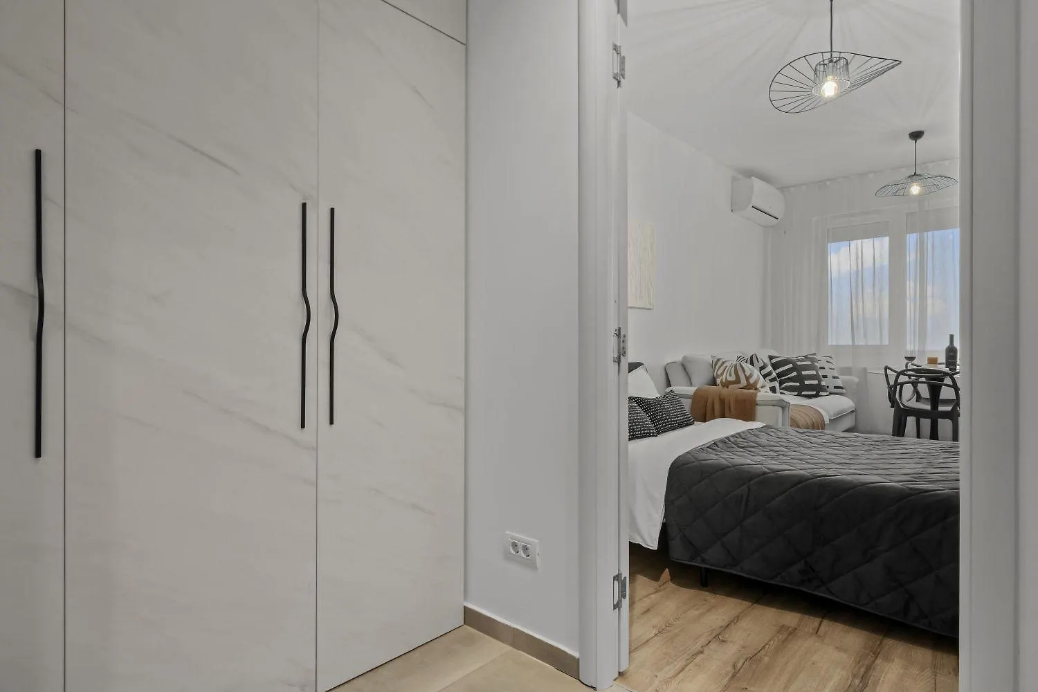 Urban View Studio - Free Parking - Metro Station - Self Check-In Bucharest