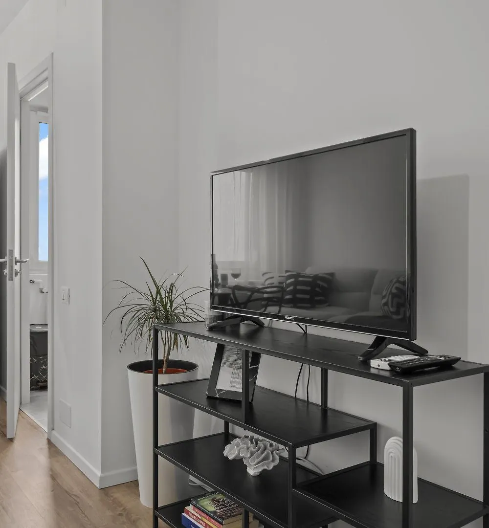 Urban View Studio - Free Parking - Metro Station - Self Check-In Bucharest 0*,